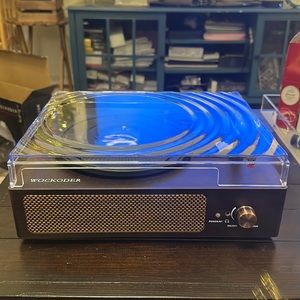 Like New! Record Player Turntable with Speakers 3-Speed Belt-Driven Vinyl LP